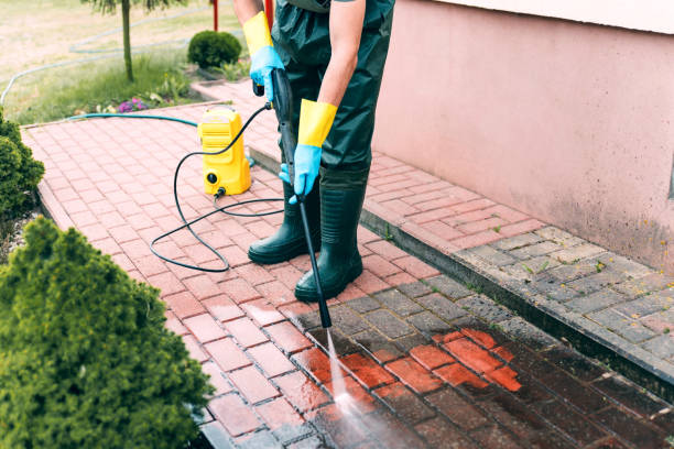 Best Garage Pressure Washing  in Montezuma, IA